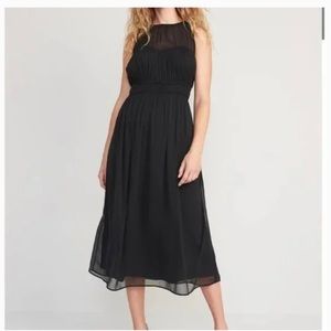 Old Navy NWT, Black, shirred crinkle midi dress. Large